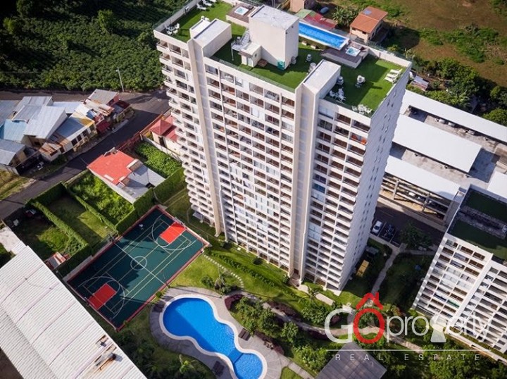 Venta de apartamento semi-amueblado en condominio Bellavista,Heredia